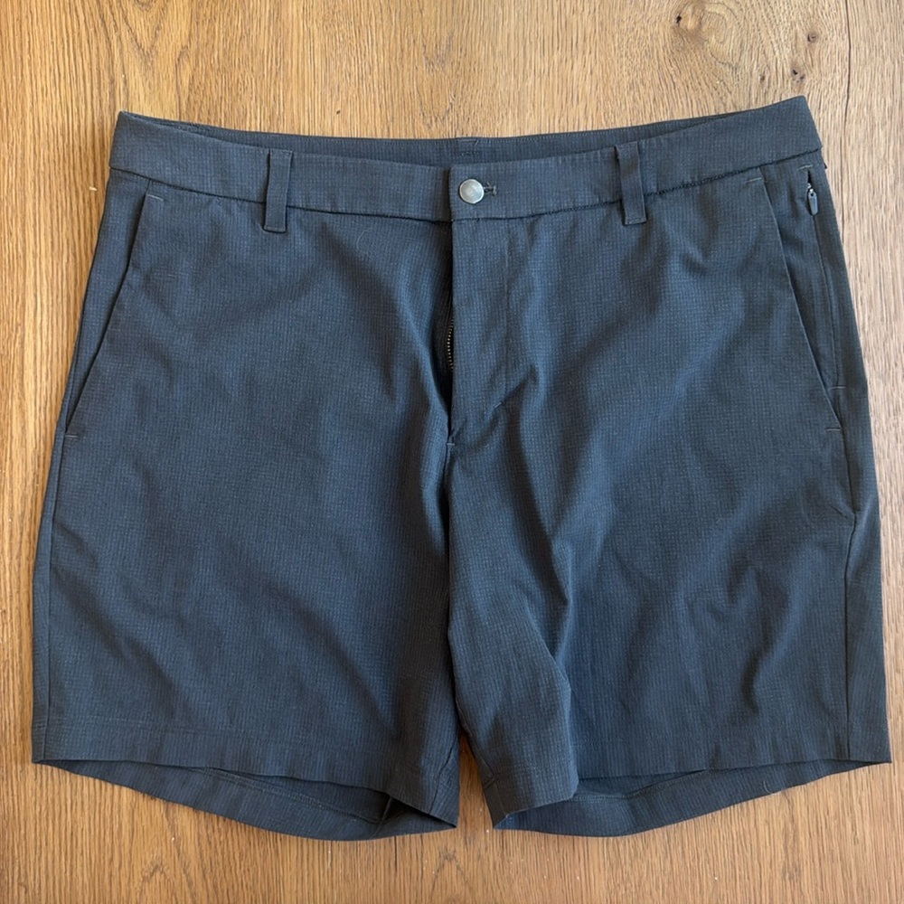 Men’s 7” Commission short in black